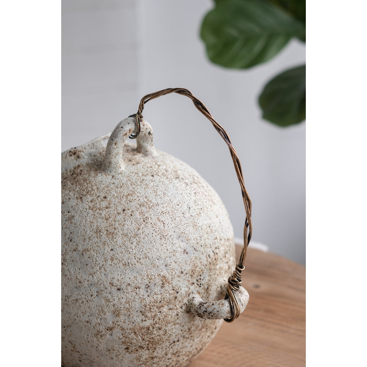 Rustic White Ceramic Vase with Wire Handle - Vintage Farmhouse Round Jug Pottery Suitable for Fake Plants, Flowers, Wabi-Sabi & French Country Decor, Wire-Hooked Holder for Branches, Ceramic for Entryway, Living Room, Bedroom Centerpiece
